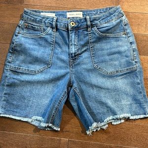 Sz 6(28-29)🇨🇦⭐️Like New Tribal Audrey Mid - Rise Stretch Denim Shorts.